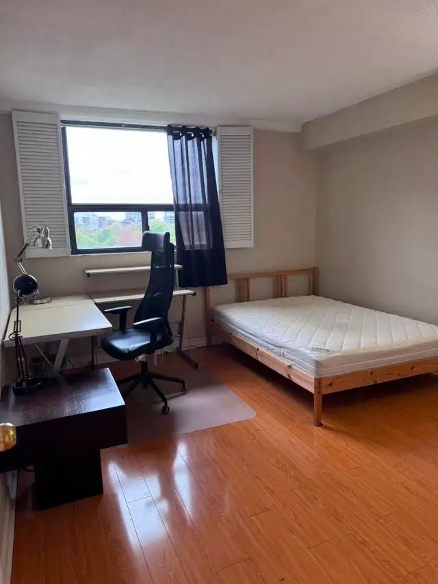 Large Furnished Two Bedroom Suite in Downtown Toronto - Photo 4