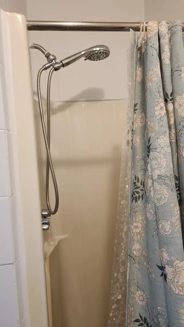 Chambre meublee bain prive-$760-Berri-Uqam-Room w private bath - Photo 3