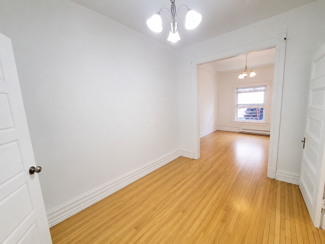 4 Bedrooms 1.5 Bathrooms - Photo 3