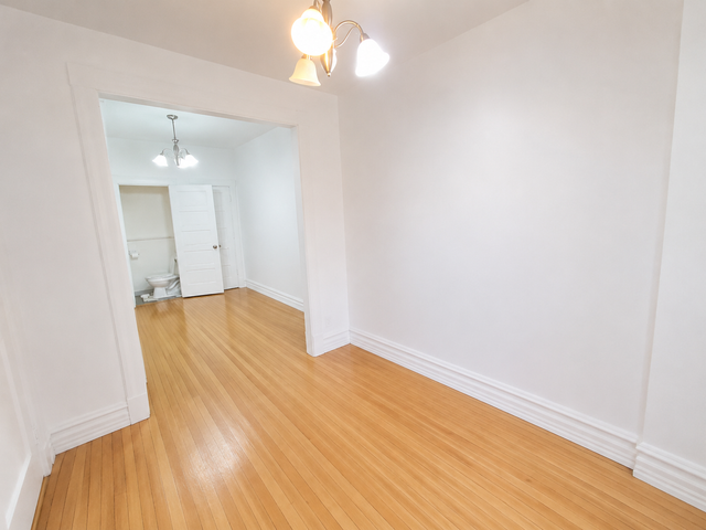 4 Bedrooms 1.5 Bathrooms - Photo 4