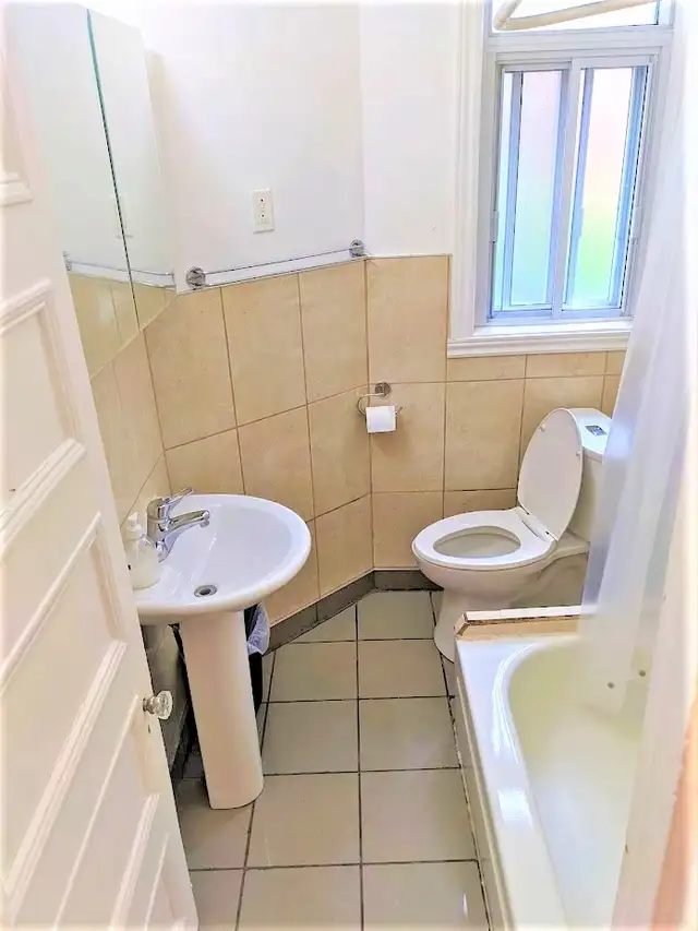 4 Bedrooms 1.5 Bathrooms - Photo 6