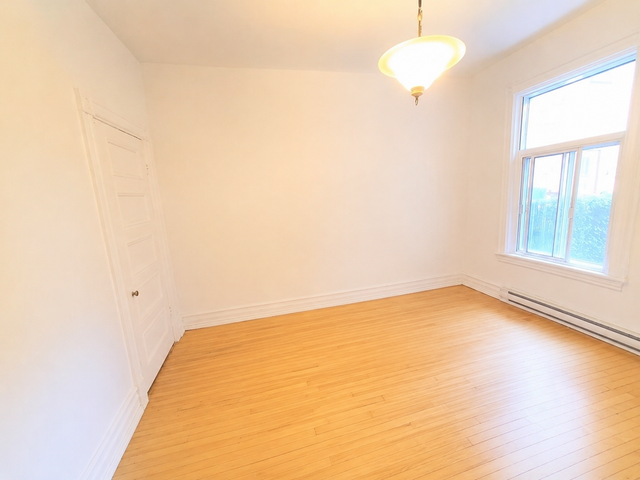 4 Bedrooms 1.5 Bathrooms - Photo 7