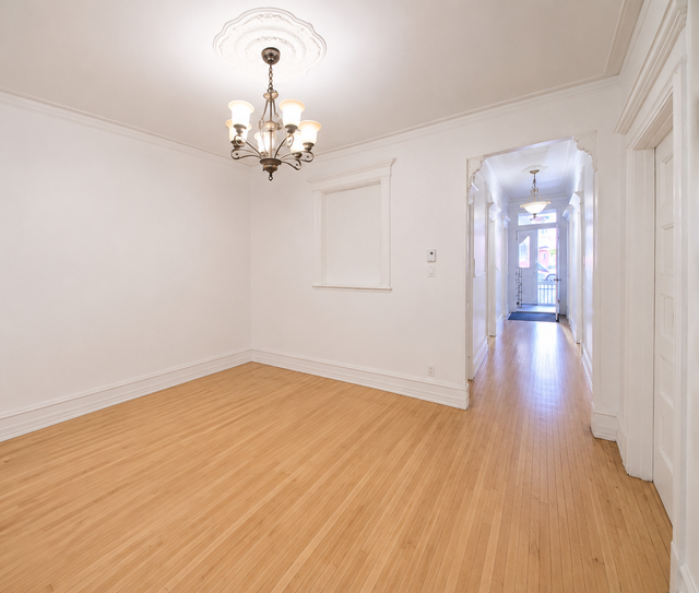 4 Bedrooms 1.5 Bathrooms - Photo 8
