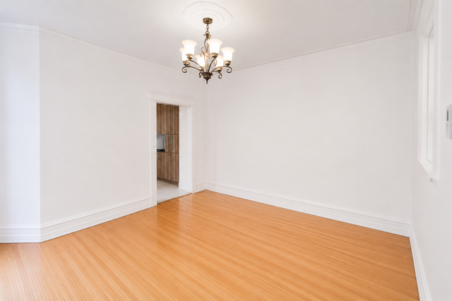 4 Bedrooms 1.5 Bathrooms - Photo 10