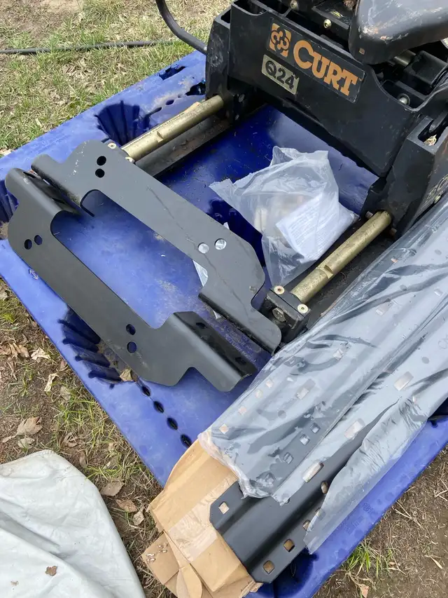 fifth wheel hitch - Photo 2