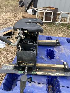 fifth wheel hitch - Photo 4