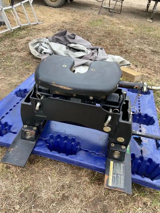 fifth wheel hitch - Photo 5