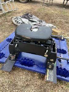 fifth wheel hitch - Photo 5
