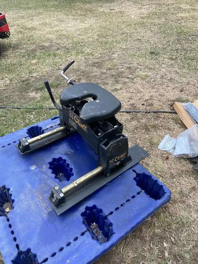 fifth wheel hitch - Photo 7