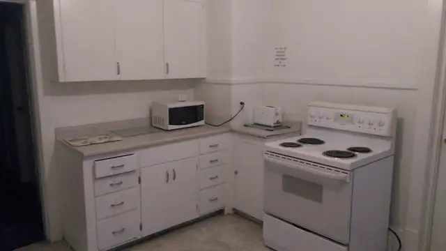 11819-129  Ave  furnished room for rent