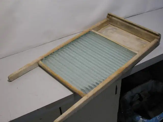 Vintage Glass Washboard, Made in Canada - Photo 5