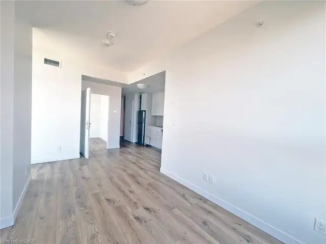 $1900 - 2 2 Condo in DTK Available for Lease | Move-In Ready - Photo 3