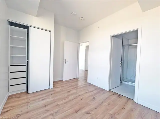 $1900 - 2 2 Condo in DTK Available for Lease | Move-In Ready - Photo 4