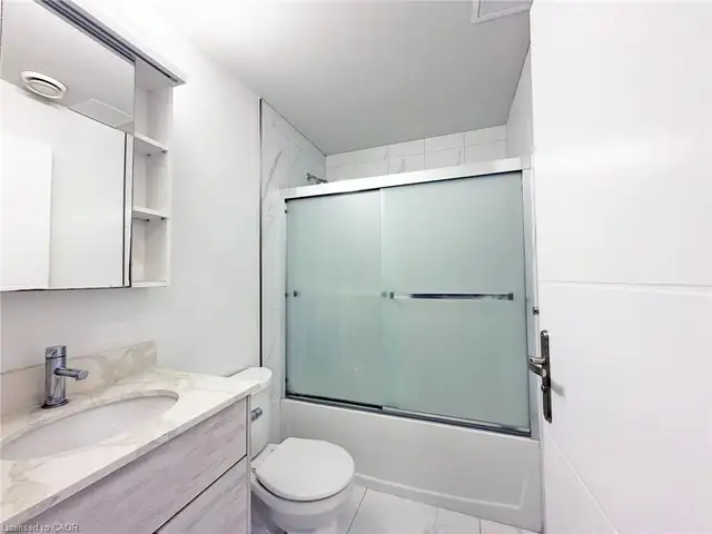 $1900 - 2 2 Condo in DTK Available for Lease | Move-In Ready - Photo 6