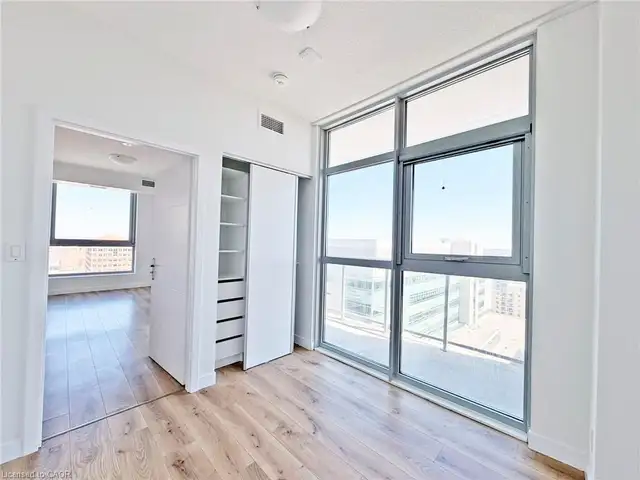 $1900 - 2 2 Condo in DTK Available for Lease | Move-In Ready - Photo 7