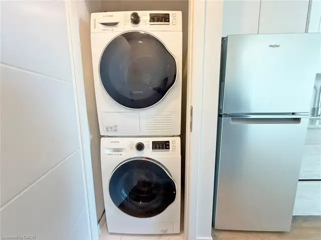 $1900 - 2 2 Condo in DTK Available for Lease | Move-In Ready - Photo 8
