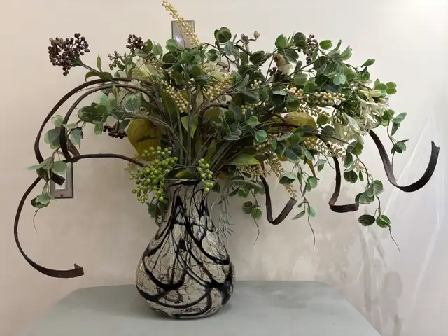 Large Chintz&Co Floral Arrangement - Photo 2