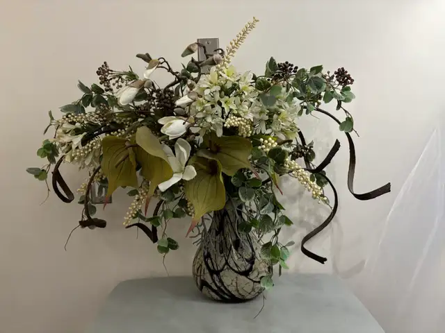 Large Chintz&Co Floral Arrangement - Photo 4