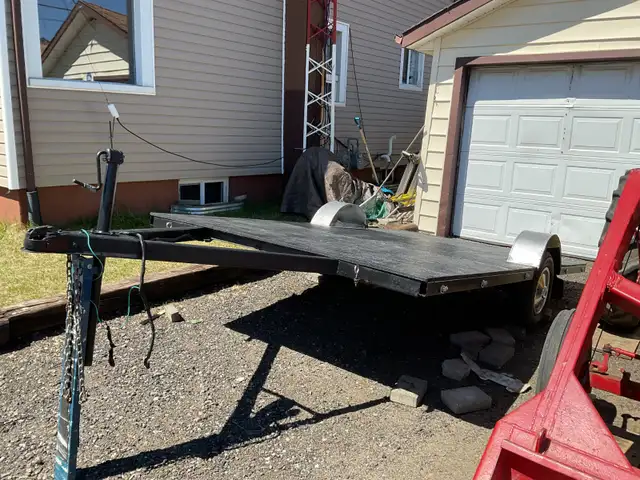 Flat bed trailer