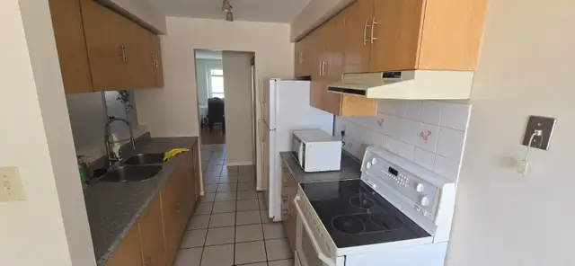 Fully Furnished 3Bedroom Single Family Home in Prime Scarborough - Photo 2