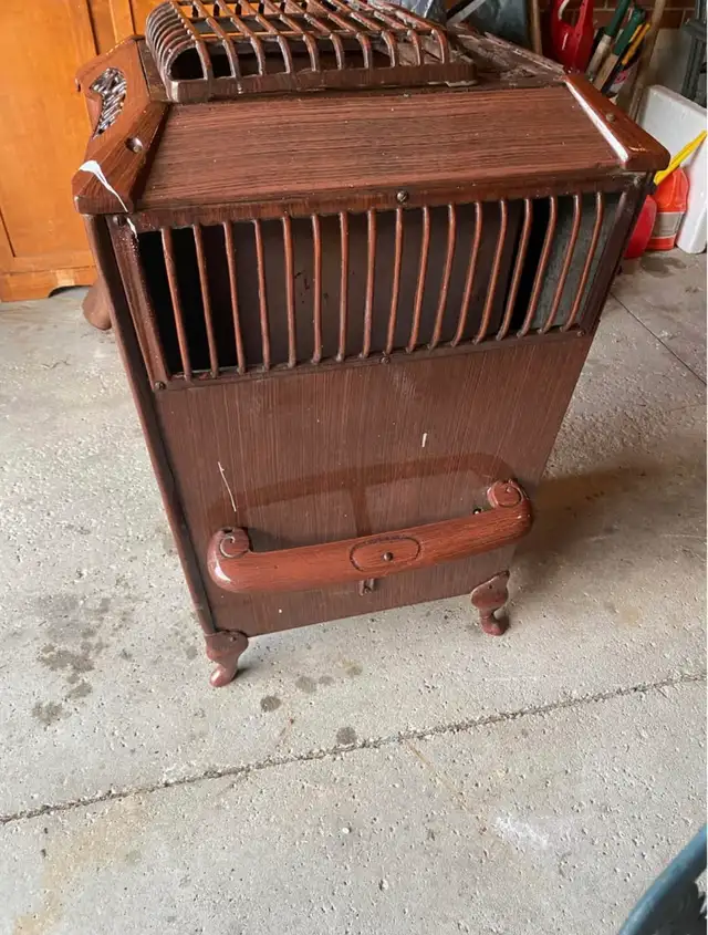 Antique Woodburning Stove - Photo 2