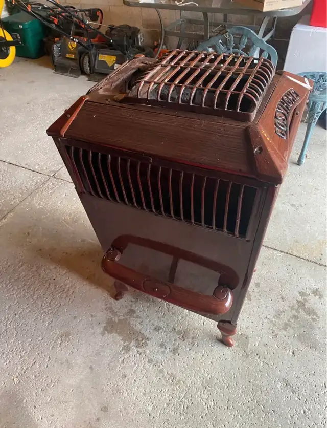 Antique Woodburning Stove - Photo 3