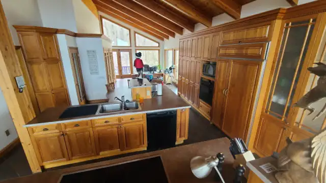 Armoires cuisine, salle de bain et salon