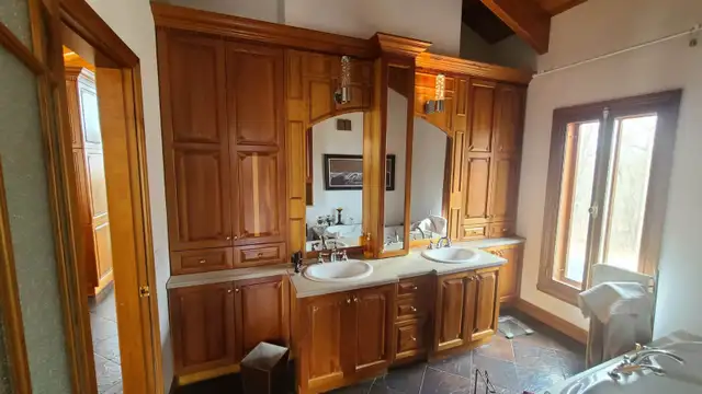 Armoires cuisine, salle de bain et salon - Photo 6
