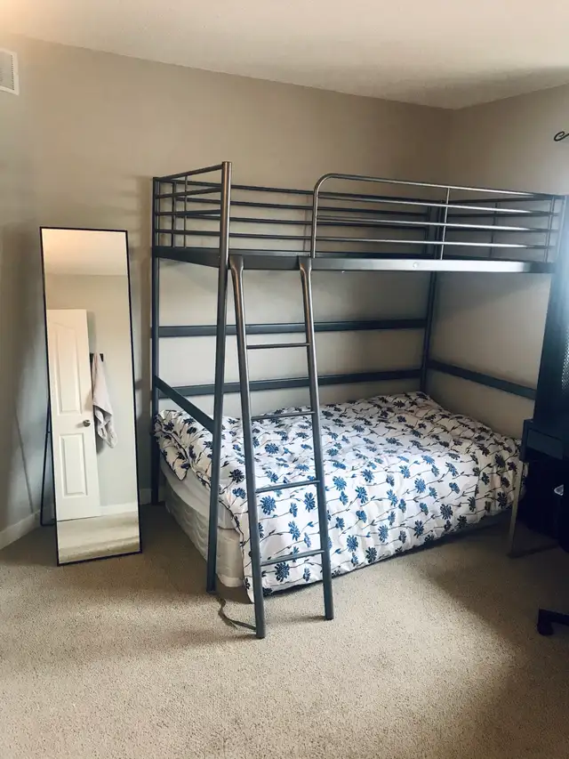 Room Rental - Photo 3