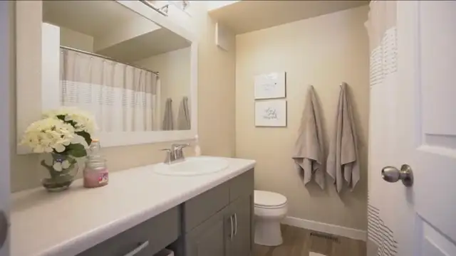 Room Rental - Photo 5