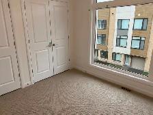 Beautiful, 2 bedroom (plus den), 2.5 bathroom, modern townhome - Photo 4