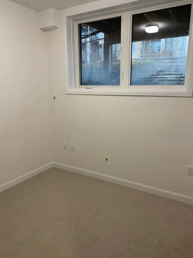 Beautiful, 2 bedroom (plus den), 2.5 bathroom, modern townhome - Photo 8