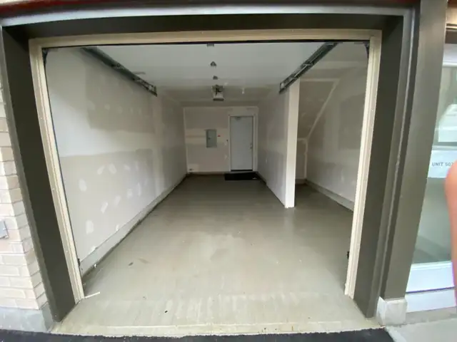 Beautiful, 2 bedroom (plus den), 2.5 bathroom, modern townhome - Photo 9