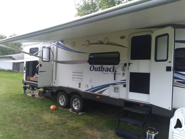 36ft 2013 keystone outback camper trailer,Sale/Trade - Photo 3