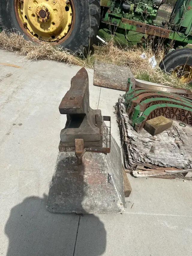 Anvil with stand - Photo 3