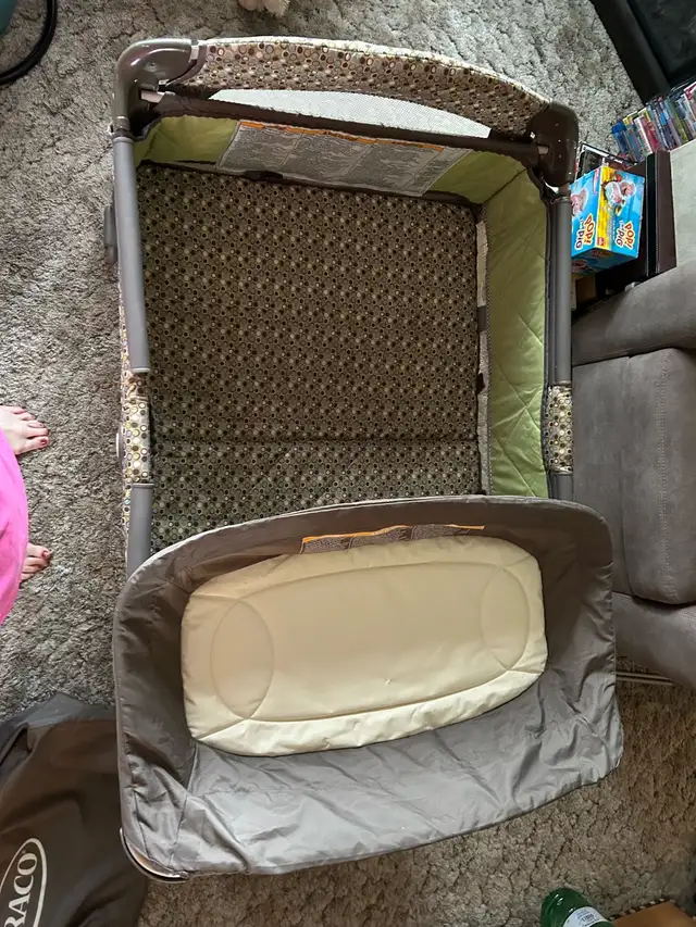 Graco Pack and Play - Photo 3