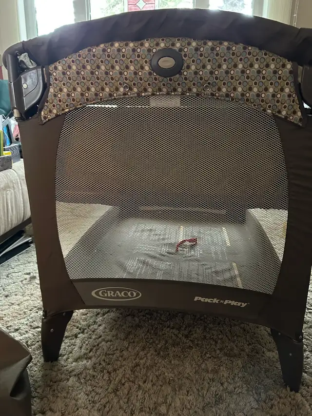 Graco Pack and Play - Photo 4