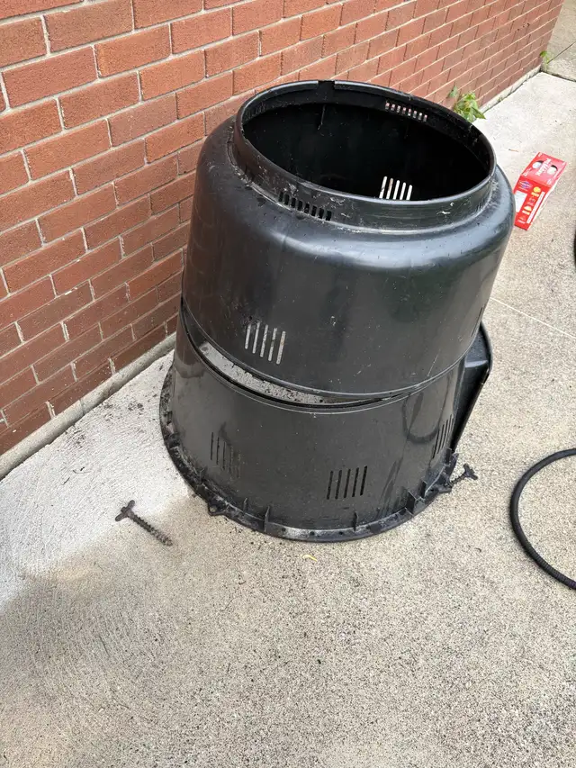 Free garden composter