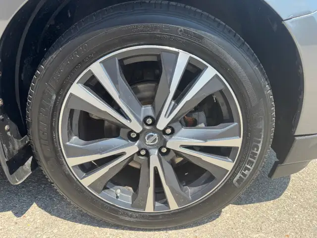2018 Nissan Pathfinder PLATINUM 4WD - Photo 11