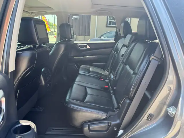 2018 Nissan Pathfinder PLATINUM 4WD - Photo 15