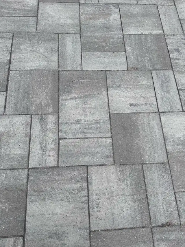 interlocking - Photo 2