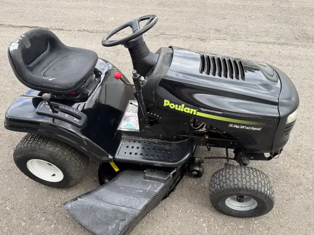 Poulan 38" lawn tractor - Photo 2