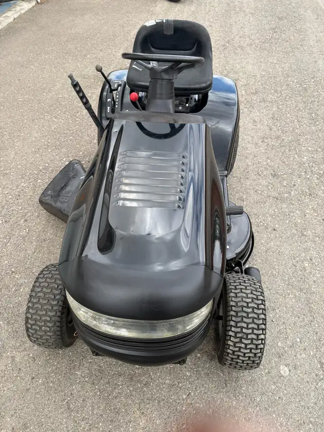Poulan 38" lawn tractor - Photo 3