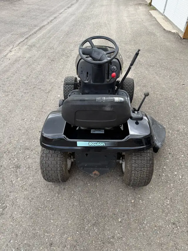 Poulan 38" lawn tractor - Photo 4