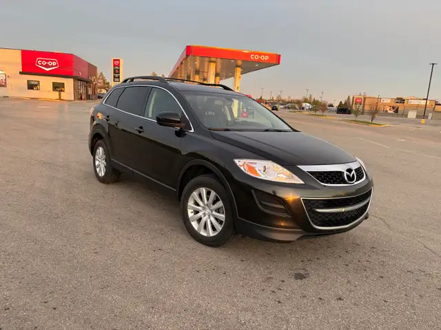 2010 Mazda CX9 GS, leather, 3 rows, one owner - Photo 2