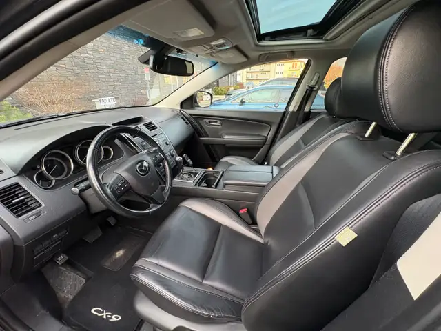 2010 Mazda CX9 GS, leather, 3 rows, one owner - Photo 3