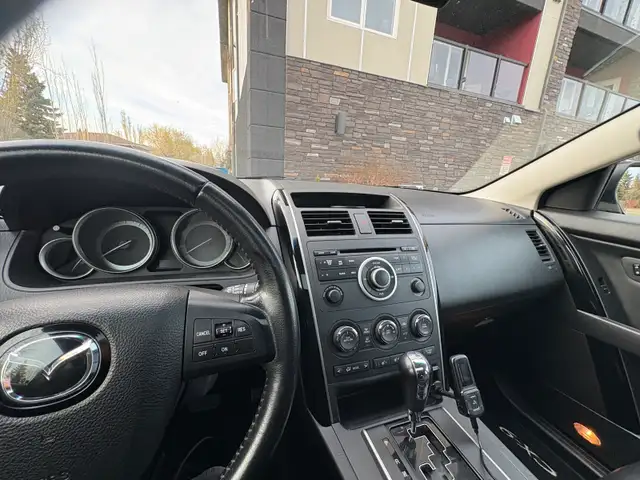 2010 Mazda CX9 GS, leather, 3 rows, one owner - Photo 4