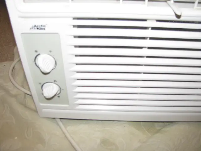 Window Air Conditioner - Photo 4