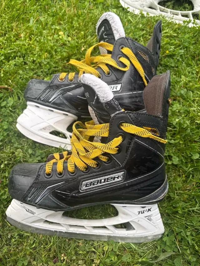 Kids Hockey Skates Used - Photo 3