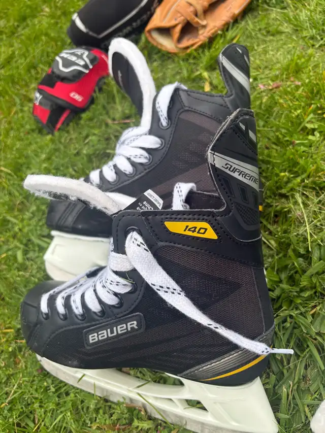 Kids Hockey Skates Used - Photo 6
